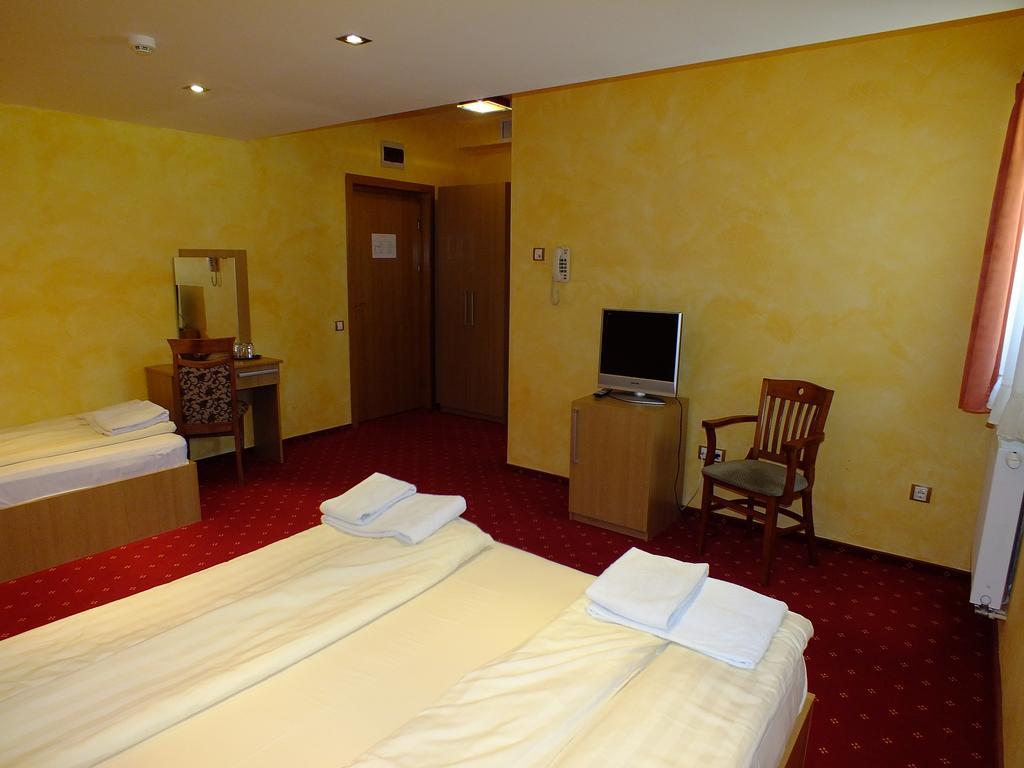 Motel Vector Găeşti Quarto foto